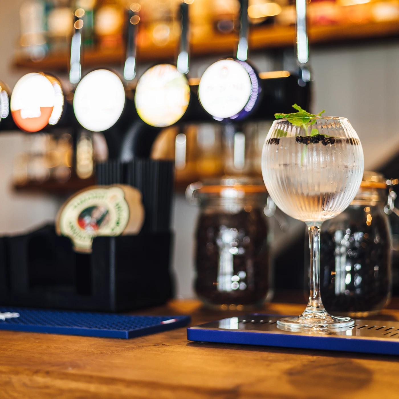 ホテル The Whichcote Arms スリーフォード エクステリア 写真