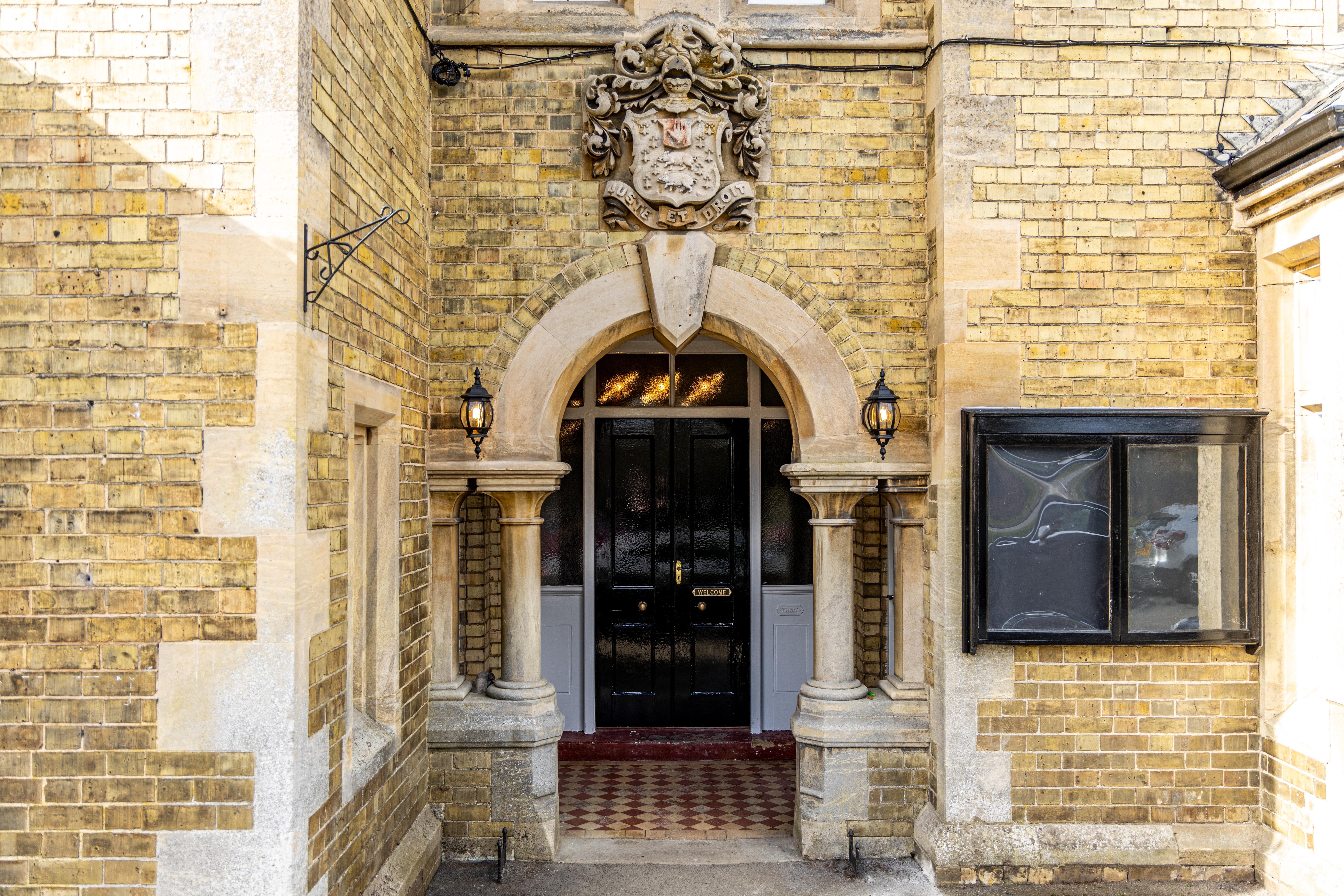 ホテル The Whichcote Arms スリーフォード エクステリア 写真